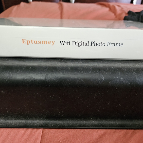 NEW Eptusmey WiFi Digital Photo Frame - Picture 3 of 5